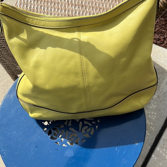 Coach F 19726 Lime Green Leather Shoulder Purse - Picture 3 of 10